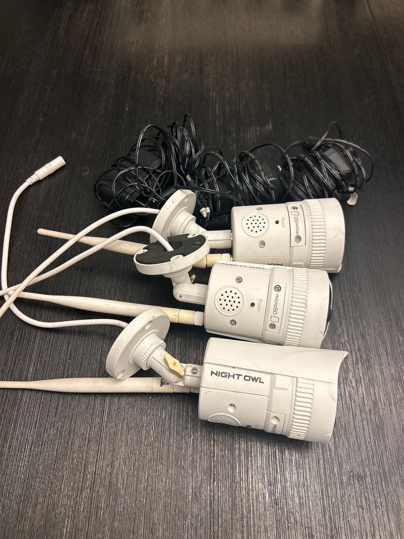 Night Owl / micro SD 3pc electrical outdoor security cameras