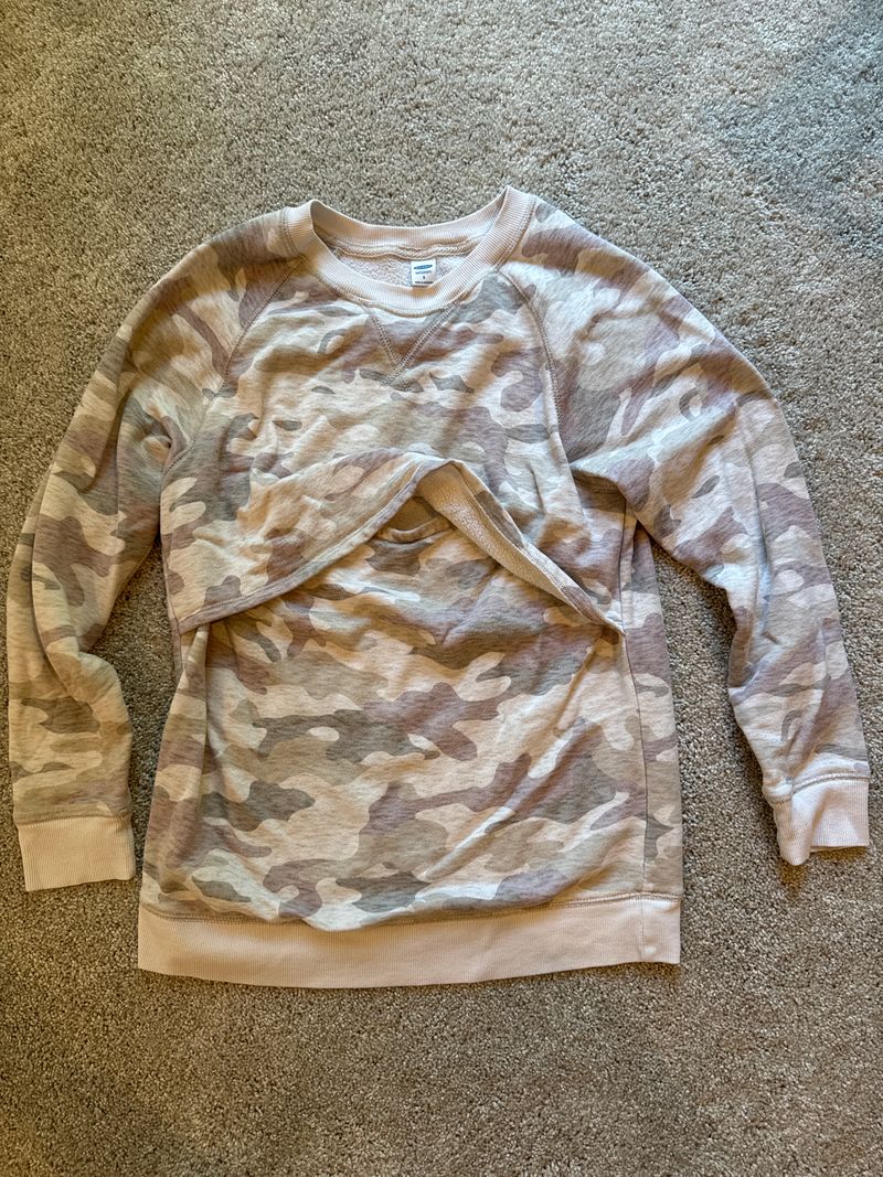 Old Navy Maternity/Nursing Sweatshirt size small Pink cream camo breastfeeding warm sweatshirt life flap access