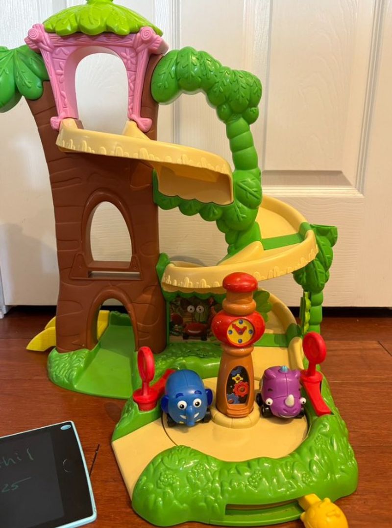 Fisher Price Jungle Junction, 2 roadway racers  Figures and Animals