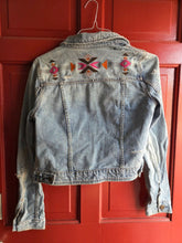 Load image into Gallery viewer, American eagle Jean jacket Women&#39;s - M
