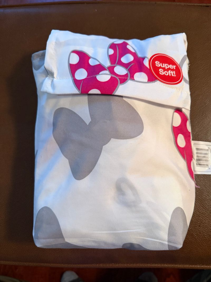 Disney Minnie Mouse NEW - White with Pink and Gray Bows Twin