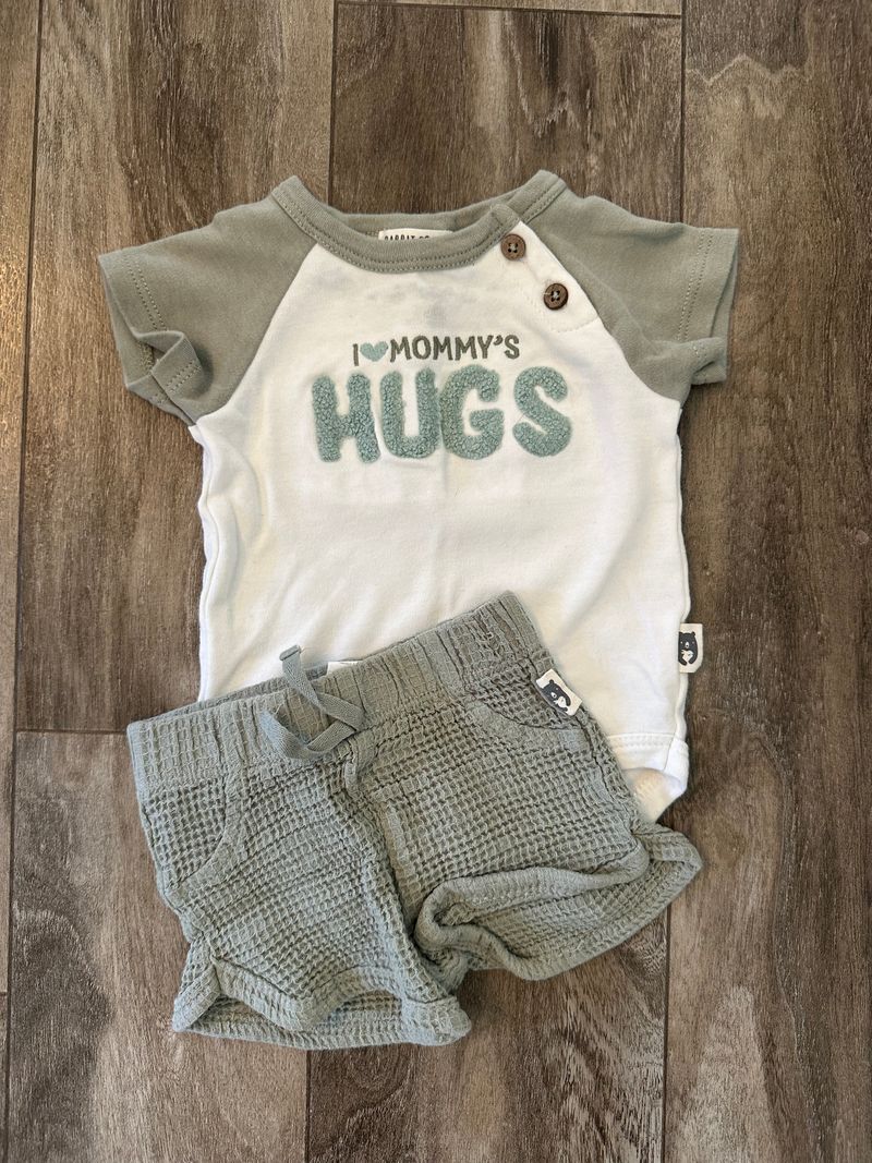 0-3month set Sage green bodysuit & shorts set Newborn