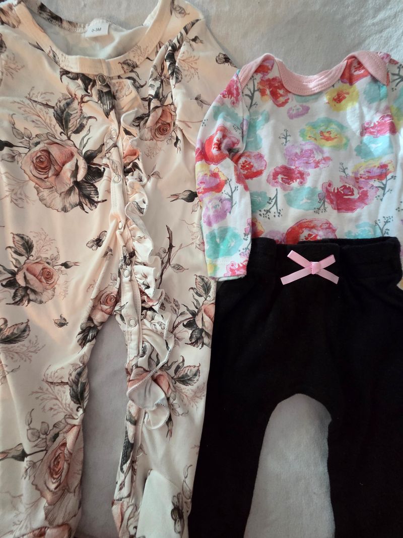 0-3 2 flower outfits 3 Months