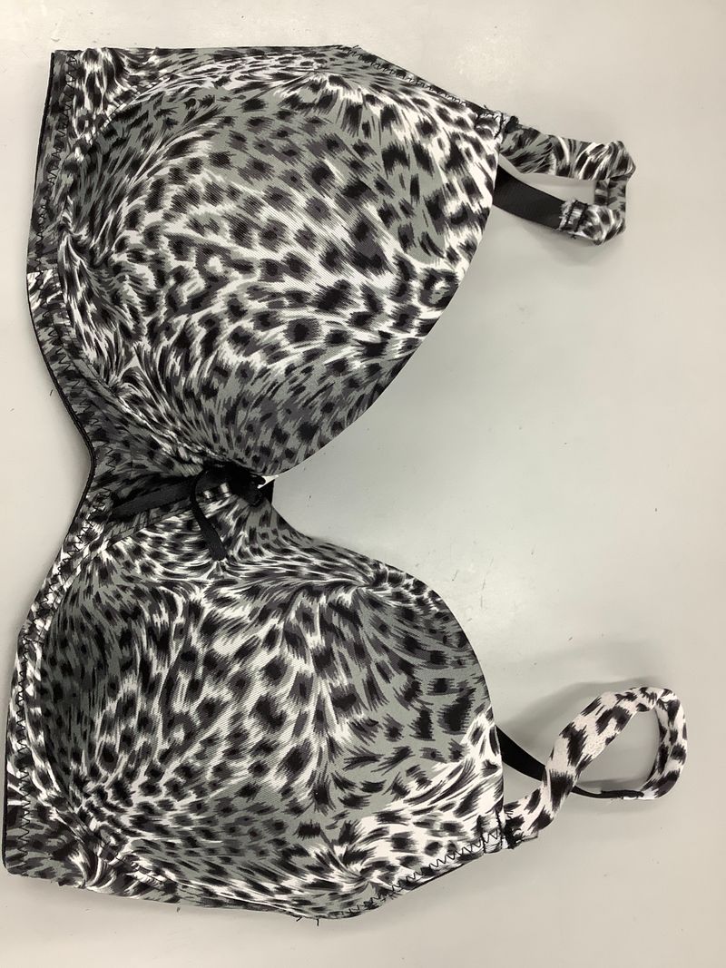 Queen Used Queen leopard print underwire bra, 36DDD