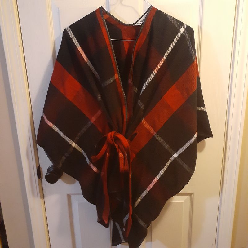 Tantrums - One Size red/black plaid poncho/shawl Women's - L