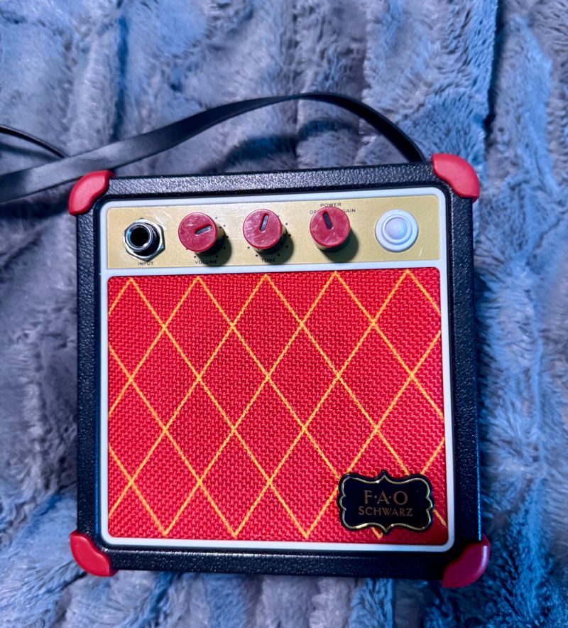 Fao shwartz amplifier for guitar Guitar not included