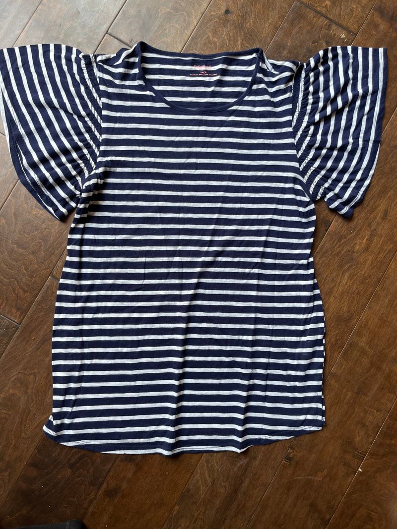 Motherhood Maternity Sz small Navy striped flutter sleeve tshirt Women's Small 4-6