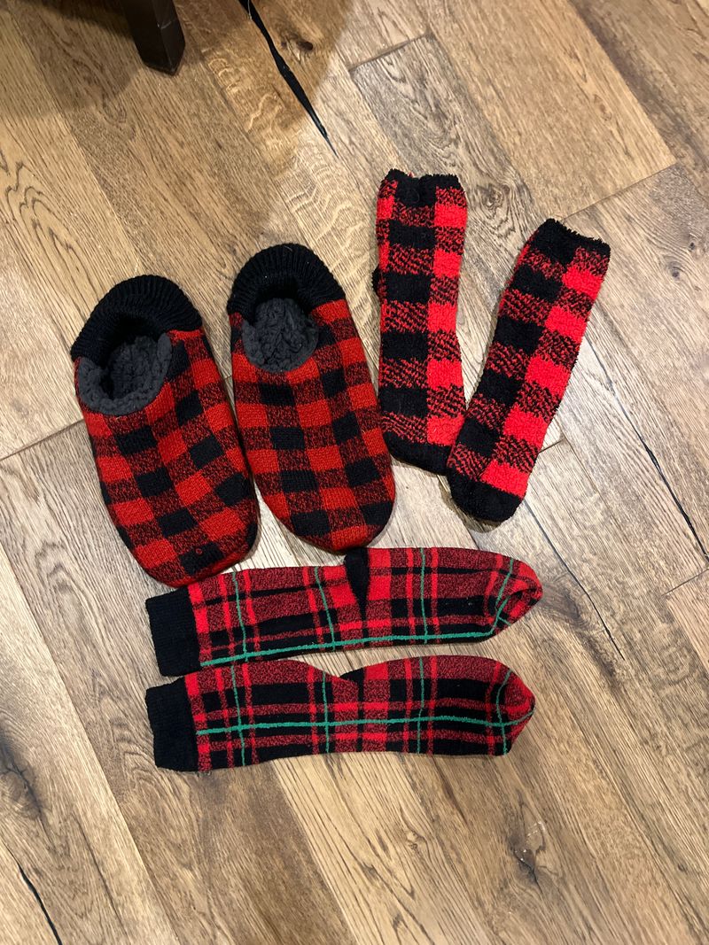2fuzzy sock sets and soft house slippers Red black buffalo check & red black green plaid 14