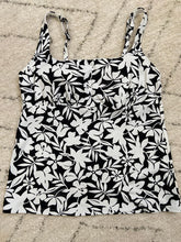 Load image into Gallery viewer, Lands End NWOT tankini top. Size 10. Women's - M

