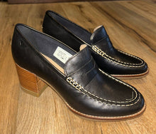 Load image into Gallery viewer, Sperry, Size 8, black leather slip on pumps, NWOT, MSRP $70 new, great shoes!! 8 (Adult)
