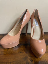 Load image into Gallery viewer, Steve Madden Brenna Pump Heels New Tried on, never worn 7.5 7-1/2 (Adult)
