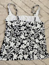 Load image into Gallery viewer, Lands End NWOT tankini top. Size 10. Women's - M
