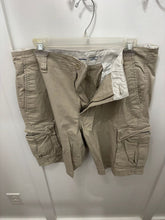 Load image into Gallery viewer, Old Navy Khaki Cargo Shorts 34
