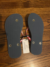 Load image into Gallery viewer, Vera Bradley NWT flip flops size 7-8 7 (Adult)
