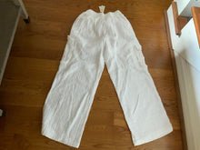 Load image into Gallery viewer, NWT Aerie white pants Retail $54 Women's - S
