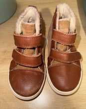 Load image into Gallery viewer, Uggs Brown velcro uggs - scuff on right toe 6 (Toddler)
