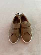 Load image into Gallery viewer, Therabouts Tan Dress Shoes - NWT Retails $35 JCPenney 4 (Big Kid)
