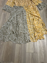 Load image into Gallery viewer, Cato Long top opens down front EUC Women's - XXXL

