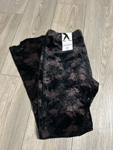 Load image into Gallery viewer, Mixit NWT full length leggings flowers all over soft velvety like Women's - XL
