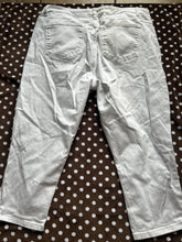 Load image into Gallery viewer, Chaps White capris, petite, EUC Women's 16
