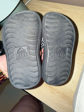 Load image into Gallery viewer, Reef worn twice reef sandals 6 (Toddler)
