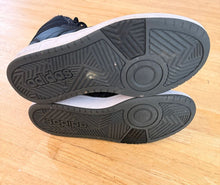Load image into Gallery viewer, Adidas black leather casual shoes, lace up  8 (Adult)
