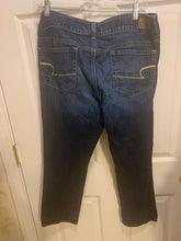 Load image into Gallery viewer, American Eagle Jeans like new Women's 14
