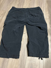 Load image into Gallery viewer, Tommy Hilfiger Navy Capri gently used 6 pockets Women's 16
