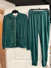 Load image into Gallery viewer, Cable &amp; gauge Green velvet set Women's - S
