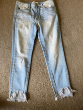 Load image into Gallery viewer, Kancan size 11/29 jeans 90 cotton, 8 poly, 2 spandex Women's 10
