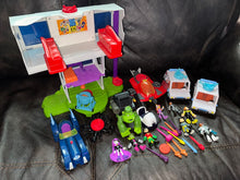 Load image into Gallery viewer, Imaginext Teen Titans Go Imaginext set with accessories and figures. Figures and Animals
