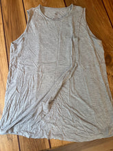 Load image into Gallery viewer, Kindred Bravely Kindred Bravely size medium nursing  lounge top Women's Med 8-10
