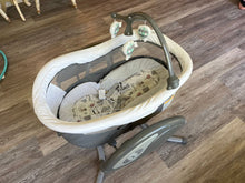 Load image into Gallery viewer, Graco Graco Duo Glider Bassinet -NO STAINS NO FLAWS- Swing
