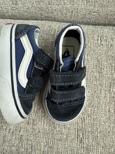 Load image into Gallery viewer, vans good used condition 4 (Toddler)
