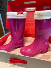 Load image into Gallery viewer, Hunter Boots with removable liners. Hunter boots, Lipstick color, with removable,  white liners 4 (Big Kid)
