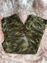 Load image into Gallery viewer, NEW NWT American Eagle Medium Short camo pants AE Ex Boyfriend low rise stretch pants RV $59 Women's 8
