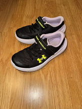 Load image into Gallery viewer, Under Armour Girls black and light purple tennis shoes, size 1 1 (Big Kid)
