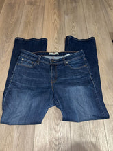 Load image into Gallery viewer, Levis EUC 512 boot cut jeans Women's 18
