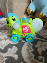 Load image into Gallery viewer, Fisher Price Disco Gecko. Links with others like it. Teaches ABCs and 123s Educational
