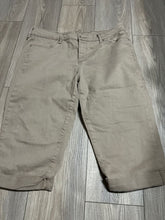 Load image into Gallery viewer, Levis Dark khaki denim capris Women's 16
