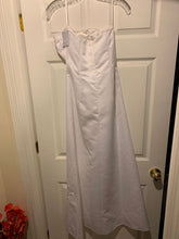 Load image into Gallery viewer, Wedding gown Jessica McClintock pre loved White no veil Women's 6

