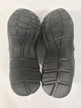Load image into Gallery viewer, Rockport Moisture Wicking Shoe / NWOT / Black 11 (Adult)
