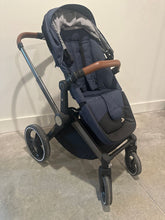Load image into Gallery viewer, Venice-Child Kangaroo 2 in 1 carsear Like new! reversible seat &amp; bassinet + universal car seat adapter Stroller
