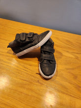 Load image into Gallery viewer, Cat and jack Black tennis shoes with velcro straps 11 (Lil' Kid)
