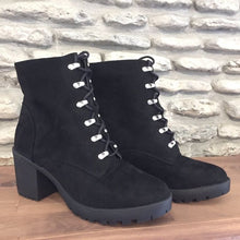Load image into Gallery viewer, Women's Size 9 Lace Up Combat Boots NWT Black, faux suede, chunky heel 9 (Adult)
