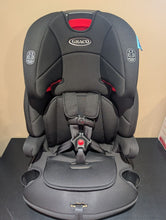 Load image into Gallery viewer, Graco Tranzitions 3 in 1 harness carseat Great condition exp 2/2028 converts to high back &amp; booster Car Seat
