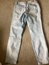 Load image into Gallery viewer, Judy Blue size 3/26 jeans Pockets, zipper, belt loops A Women's 2
