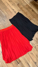 Load image into Gallery viewer, 2 pleated skirts 2 long skirts Women's 6
