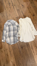 Load image into Gallery viewer, 2 aerie tunics 2 long sleeve tunics size medium Women's - M
