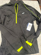 Load image into Gallery viewer, Aasics NWT pullover Men's - M
